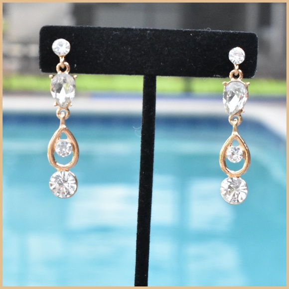 Gorgeous Rhinestone Dangle Earrings - Picture 4 of 4